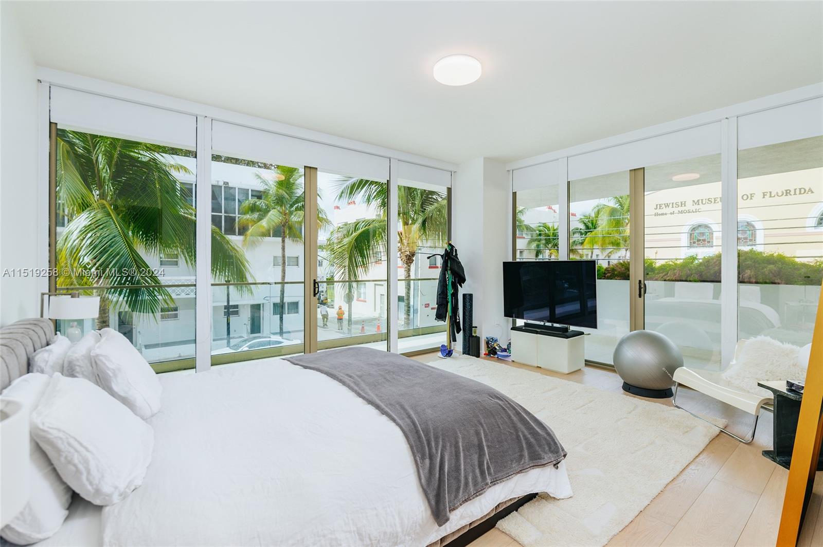 300 Collins Ave 2F, Miami Beach, Florida 33139, 3 Bedrooms Bedrooms, ,3 BathroomsBathrooms,Residentiallease,For Rent,300 Collins Ave 2F,A11519258