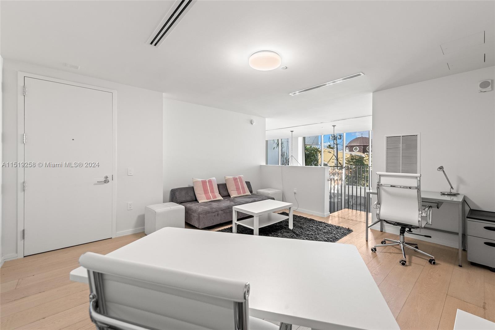 300 Collins Ave 2F, Miami Beach, Florida 33139, 3 Bedrooms Bedrooms, ,3 BathroomsBathrooms,Residentiallease,For Rent,300 Collins Ave 2F,A11519258