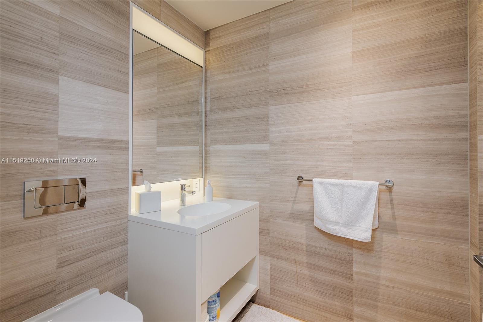 300 Collins Ave 2F, Miami Beach, Florida 33139, 3 Bedrooms Bedrooms, ,3 BathroomsBathrooms,Residentiallease,For Rent,300 Collins Ave 2F,A11519258