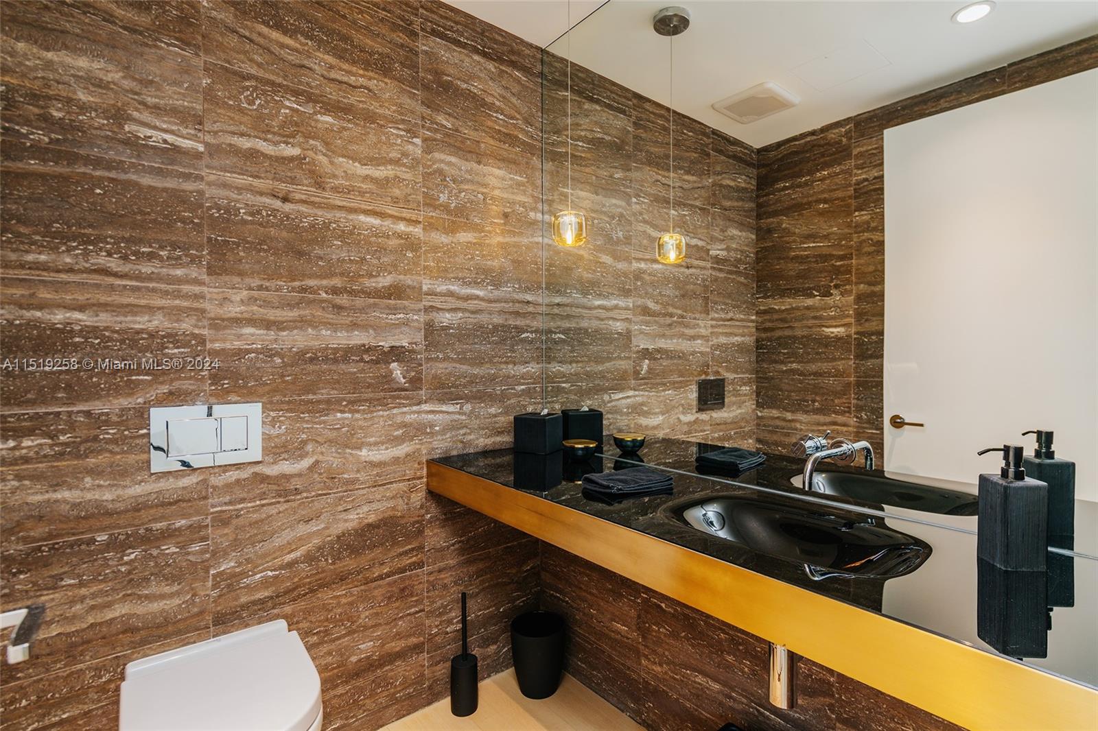 300 Collins Ave 2F, Miami Beach, Florida 33139, 3 Bedrooms Bedrooms, ,3 BathroomsBathrooms,Residentiallease,For Rent,300 Collins Ave 2F,A11519258