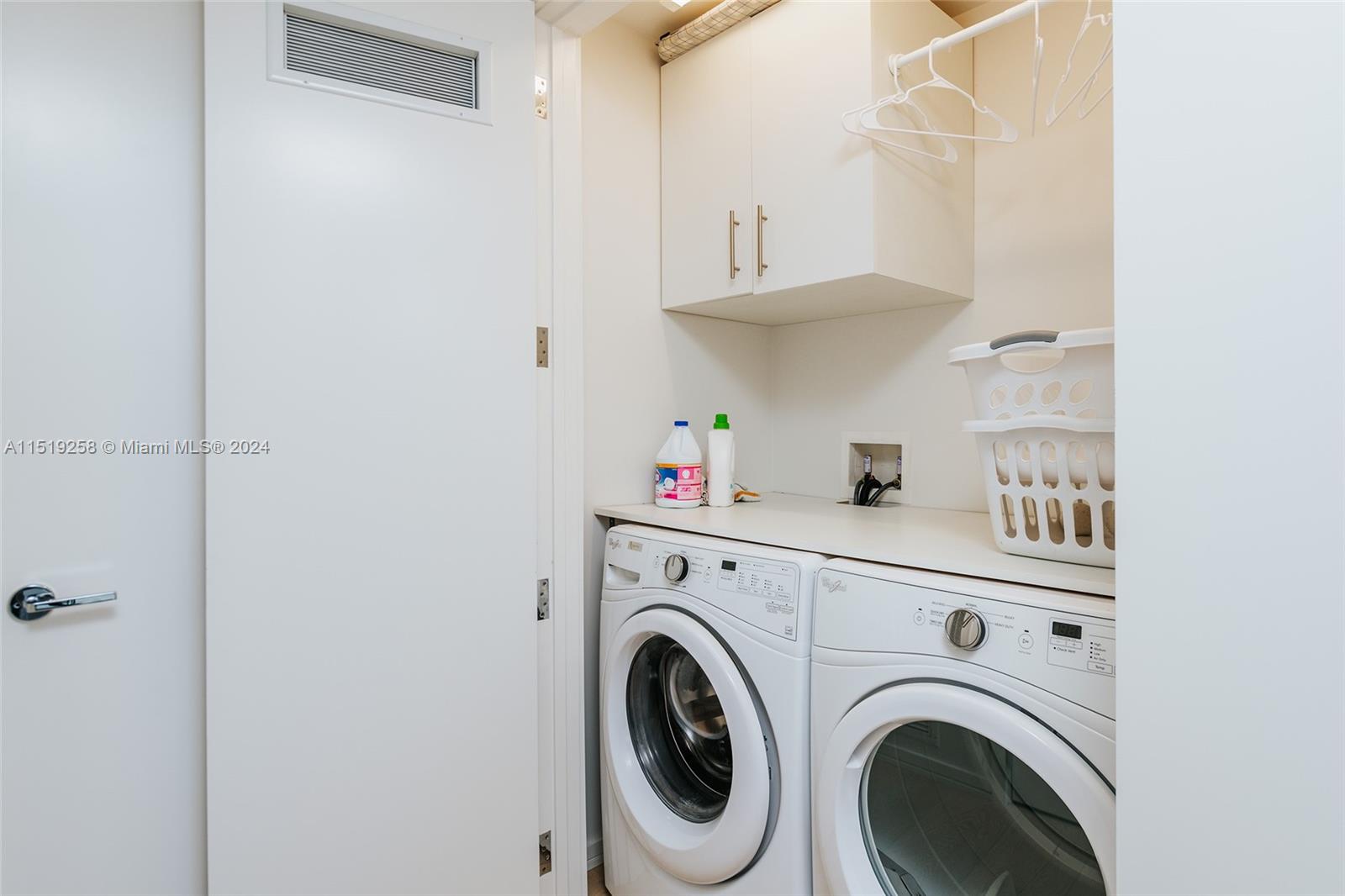 300 Collins Ave 2F, Miami Beach, Florida 33139, 3 Bedrooms Bedrooms, ,3 BathroomsBathrooms,Residentiallease,For Rent,300 Collins Ave 2F,A11519258