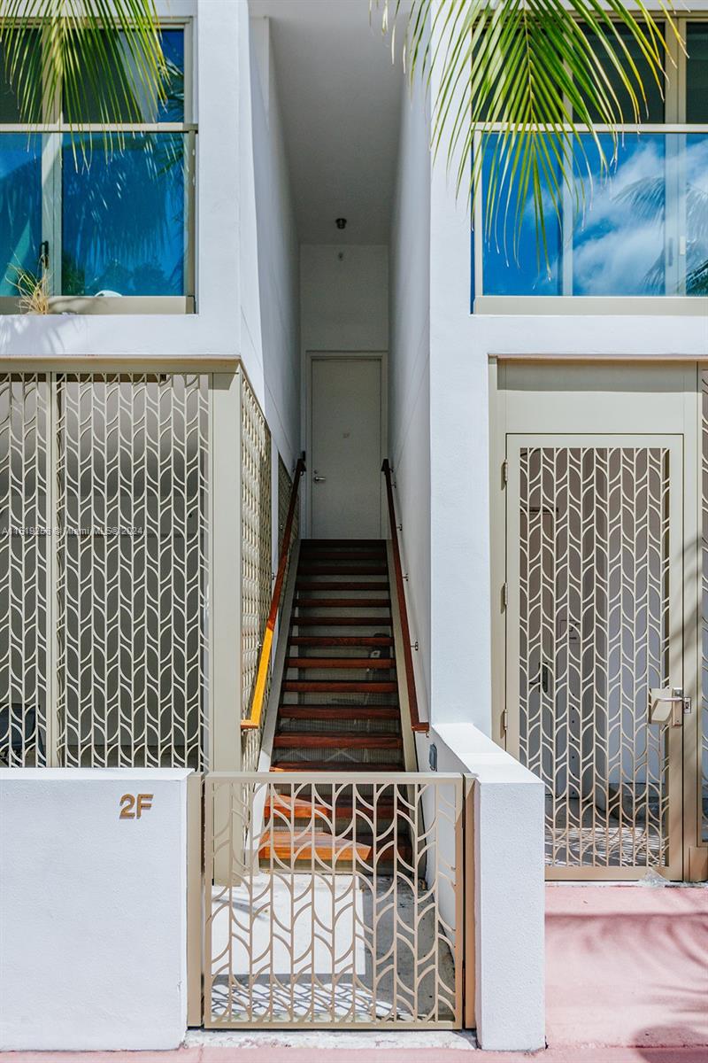 300 Collins Ave 2F, Miami Beach, Florida 33139, 3 Bedrooms Bedrooms, ,3 BathroomsBathrooms,Residentiallease,For Rent,300 Collins Ave 2F,A11519258