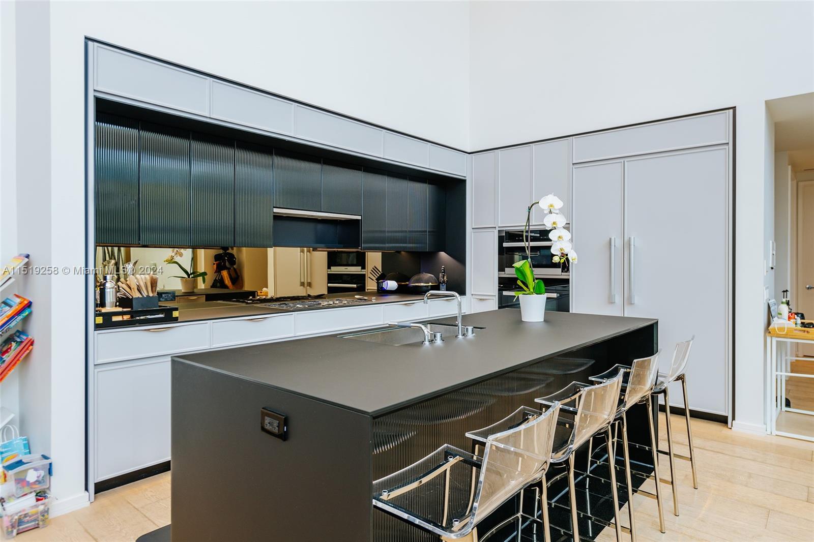 300 Collins Ave 2F, Miami Beach, Florida 33139, 3 Bedrooms Bedrooms, ,3 BathroomsBathrooms,Residentiallease,For Rent,300 Collins Ave 2F,A11519258