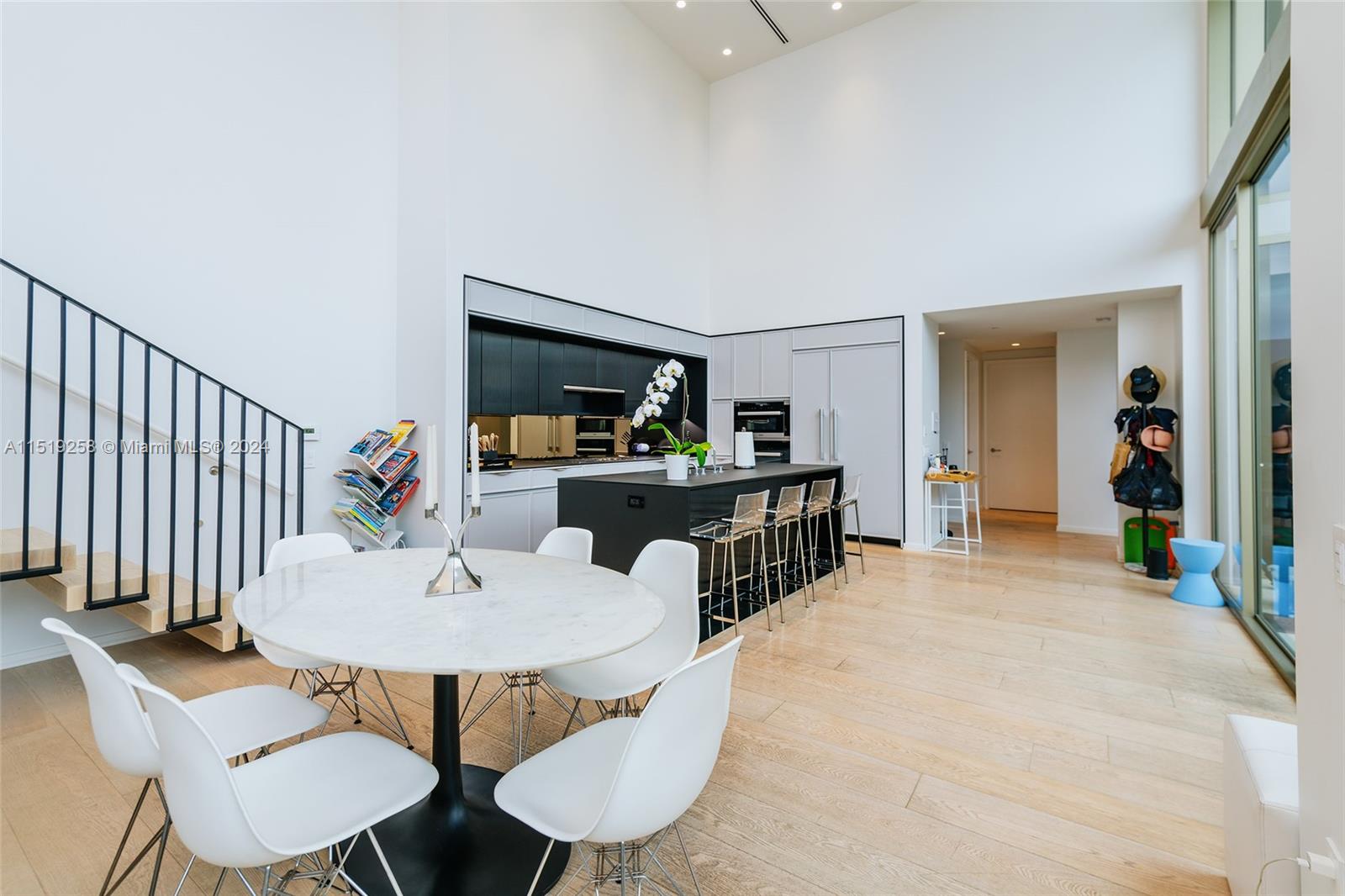 300 Collins Ave 2F, Miami Beach, Florida 33139, 3 Bedrooms Bedrooms, ,3 BathroomsBathrooms,Residentiallease,For Rent,300 Collins Ave 2F,A11519258