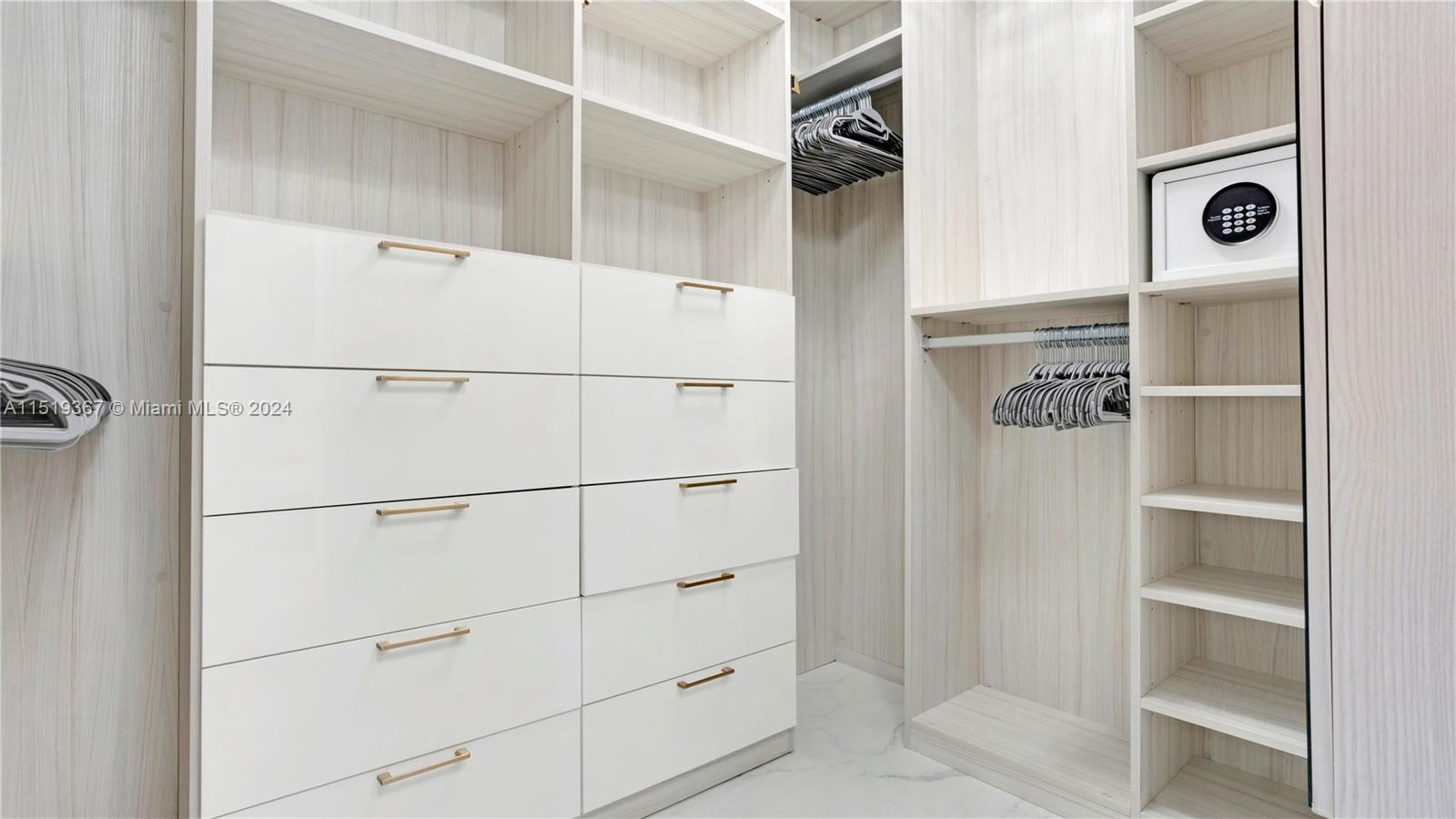 488 NE 18th St 4211, Miami, Florida 33132, 2 Bedrooms Bedrooms, ,3 BathroomsBathrooms,Residentiallease,For Rent,488 NE 18th St 4211,A11519367