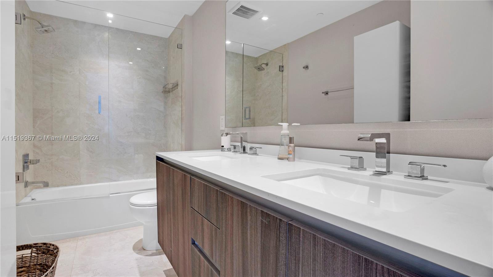 488 NE 18th St 4211, Miami, Florida 33132, 2 Bedrooms Bedrooms, ,3 BathroomsBathrooms,Residentiallease,For Rent,488 NE 18th St 4211,A11519367