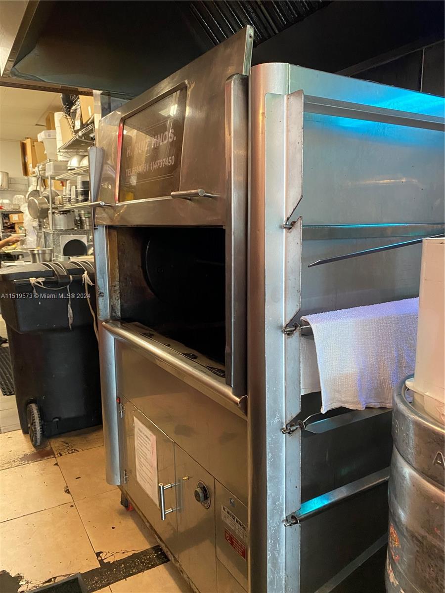 Peruvian Chicken griller with its own Hood and Air Extractor 100% certified