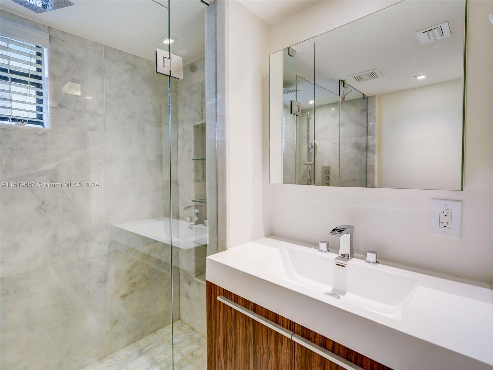 2625 Collins Ave 1106, Miami Beach, Florida 33140, 3 Bedrooms Bedrooms, ,4 BathroomsBathrooms,Residential,For Sale,2625 Collins Ave 1106,A11519652