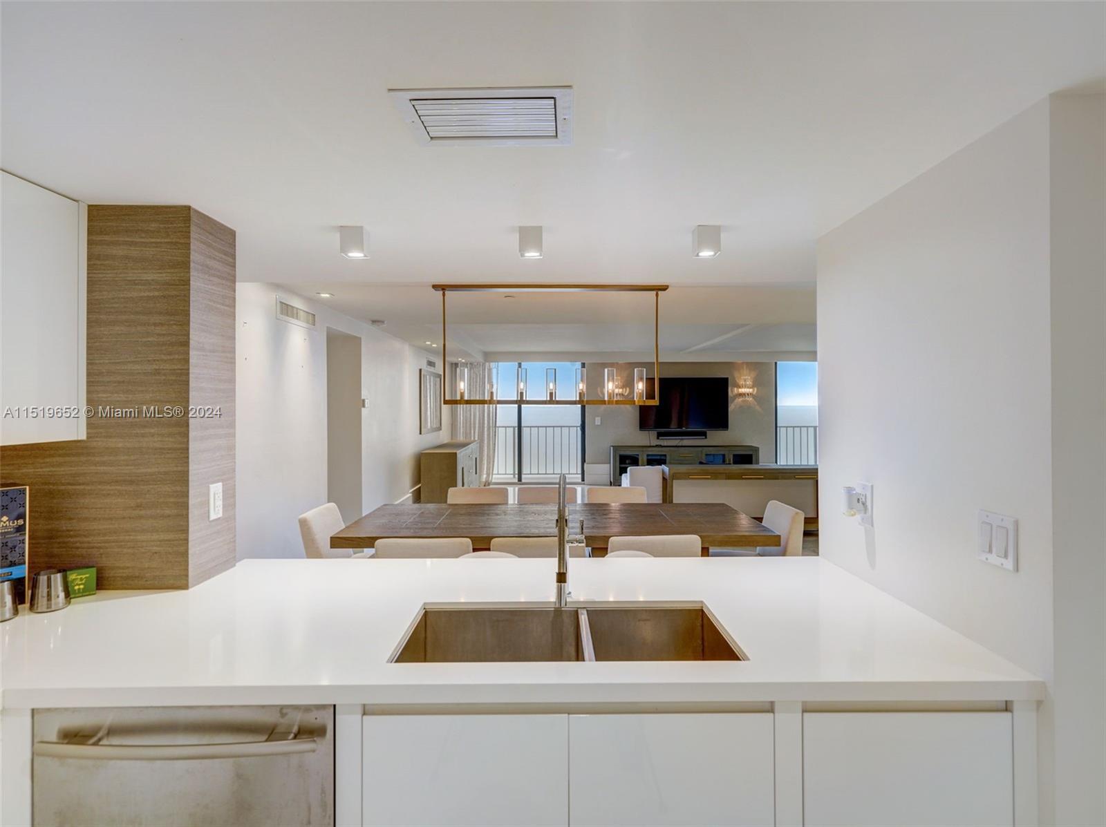 2625 Collins Ave 1106, Miami Beach, Florida 33140, 3 Bedrooms Bedrooms, ,4 BathroomsBathrooms,Residential,For Sale,2625 Collins Ave 1106,A11519652