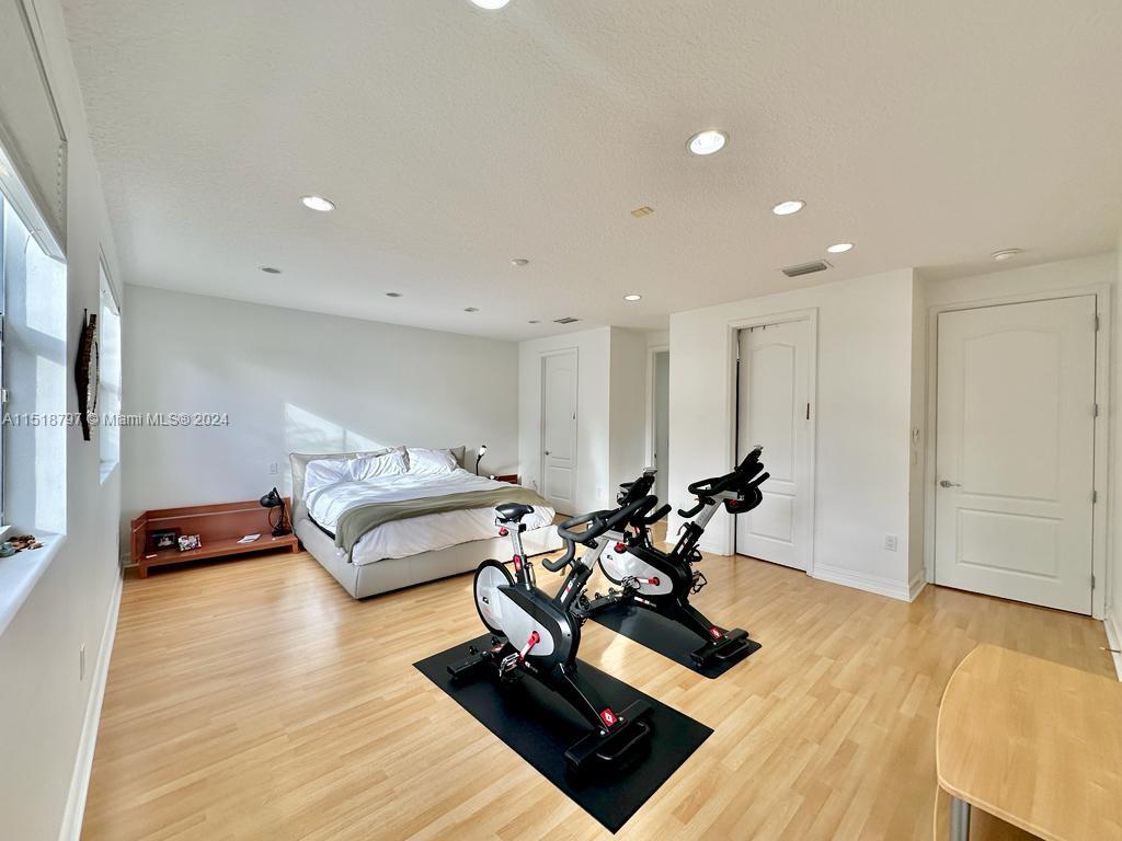 21236 NE 32nd Pl, Aventura, Florida 33180, 5 Bedrooms Bedrooms, ,4 BathroomsBathrooms,Residentiallease,For Rent,21236 NE 32nd Pl,A11518797