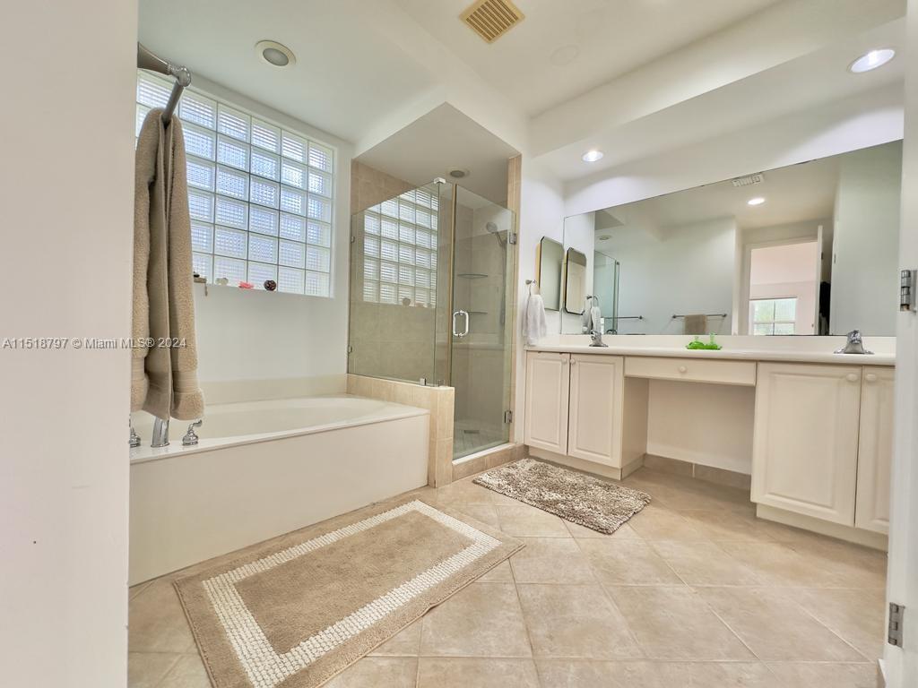 21236 NE 32nd Pl, Aventura, Florida 33180, 5 Bedrooms Bedrooms, ,4 BathroomsBathrooms,Residentiallease,For Rent,21236 NE 32nd Pl,A11518797