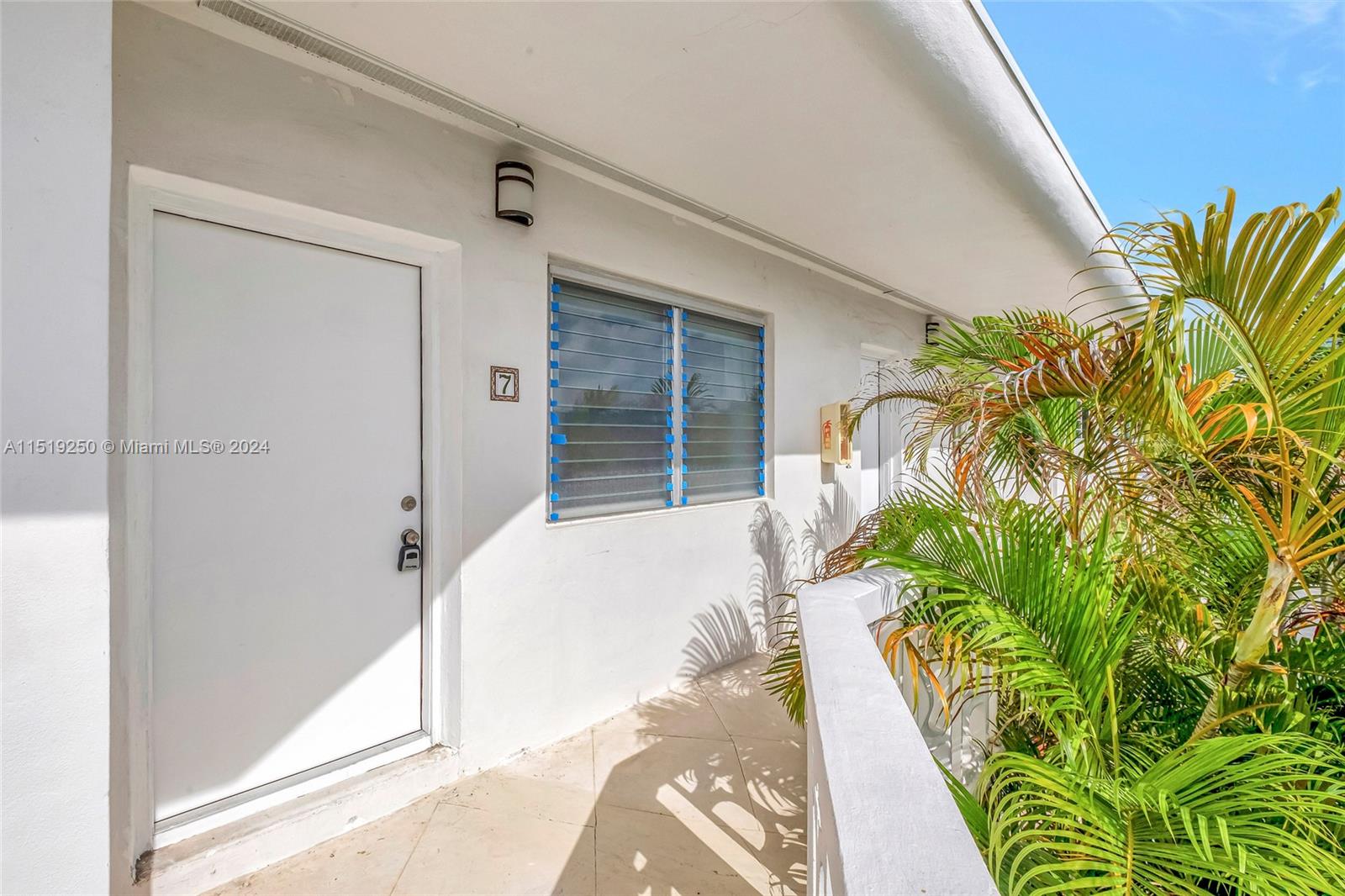 2858 Pine Tree Dr 7, Miami Beach, Florida 33140, 1 Bedroom Bedrooms, ,1 BathroomBathrooms,Residential,For Sale,2858 Pine Tree Dr 7,A11519250