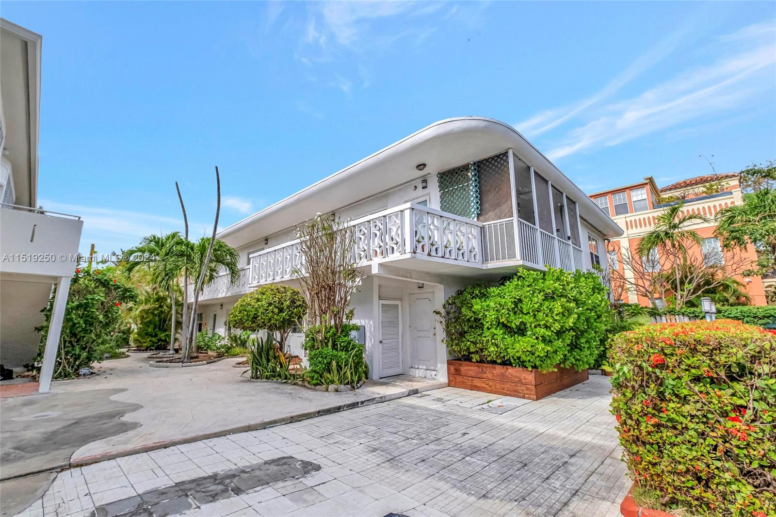 2858 Pine Tree Dr 7, Miami Beach, Florida 33140, 1 Bedroom Bedrooms, ,1 BathroomBathrooms,Residential,For Sale,2858 Pine Tree Dr 7,A11519250
