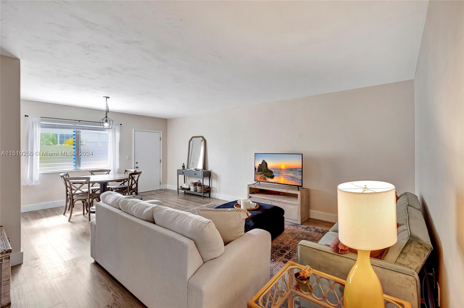 2858 Pine Tree Dr 7, Miami Beach, Florida 33140, 1 Bedroom Bedrooms, ,1 BathroomBathrooms,Residential,For Sale,2858 Pine Tree Dr 7,A11519250