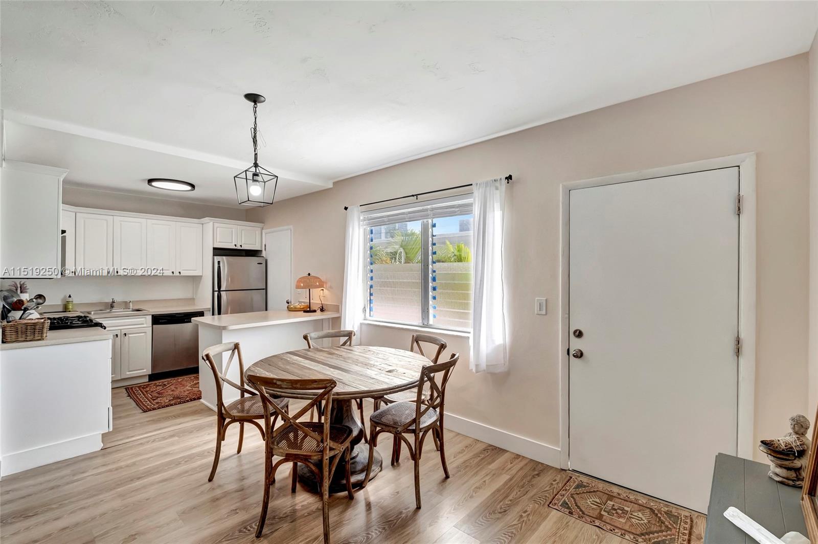 2858 Pine Tree Dr 7, Miami Beach, Florida 33140, 1 Bedroom Bedrooms, ,1 BathroomBathrooms,Residential,For Sale,2858 Pine Tree Dr 7,A11519250