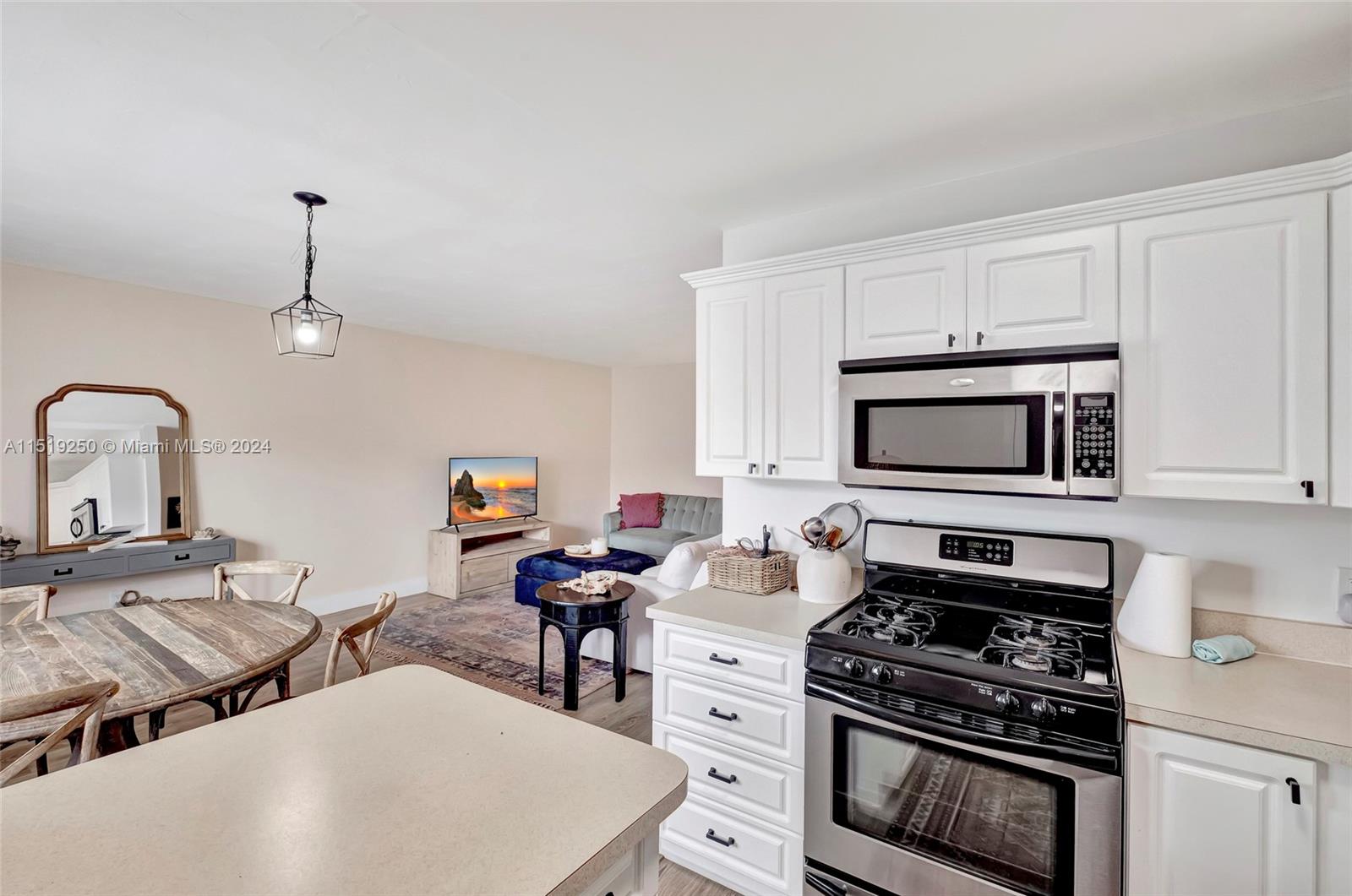 2858 Pine Tree Dr 7, Miami Beach, Florida 33140, 1 Bedroom Bedrooms, ,1 BathroomBathrooms,Residential,For Sale,2858 Pine Tree Dr 7,A11519250