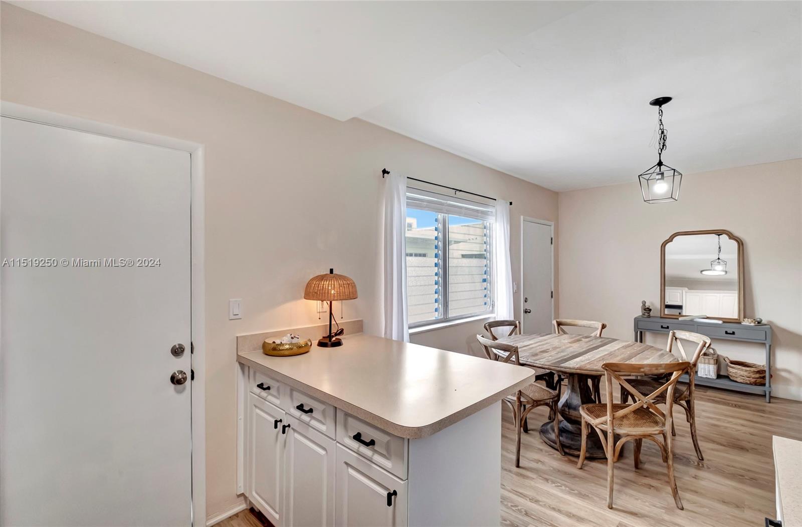 2858 Pine Tree Dr 7, Miami Beach, Florida 33140, 1 Bedroom Bedrooms, ,1 BathroomBathrooms,Residential,For Sale,2858 Pine Tree Dr 7,A11519250