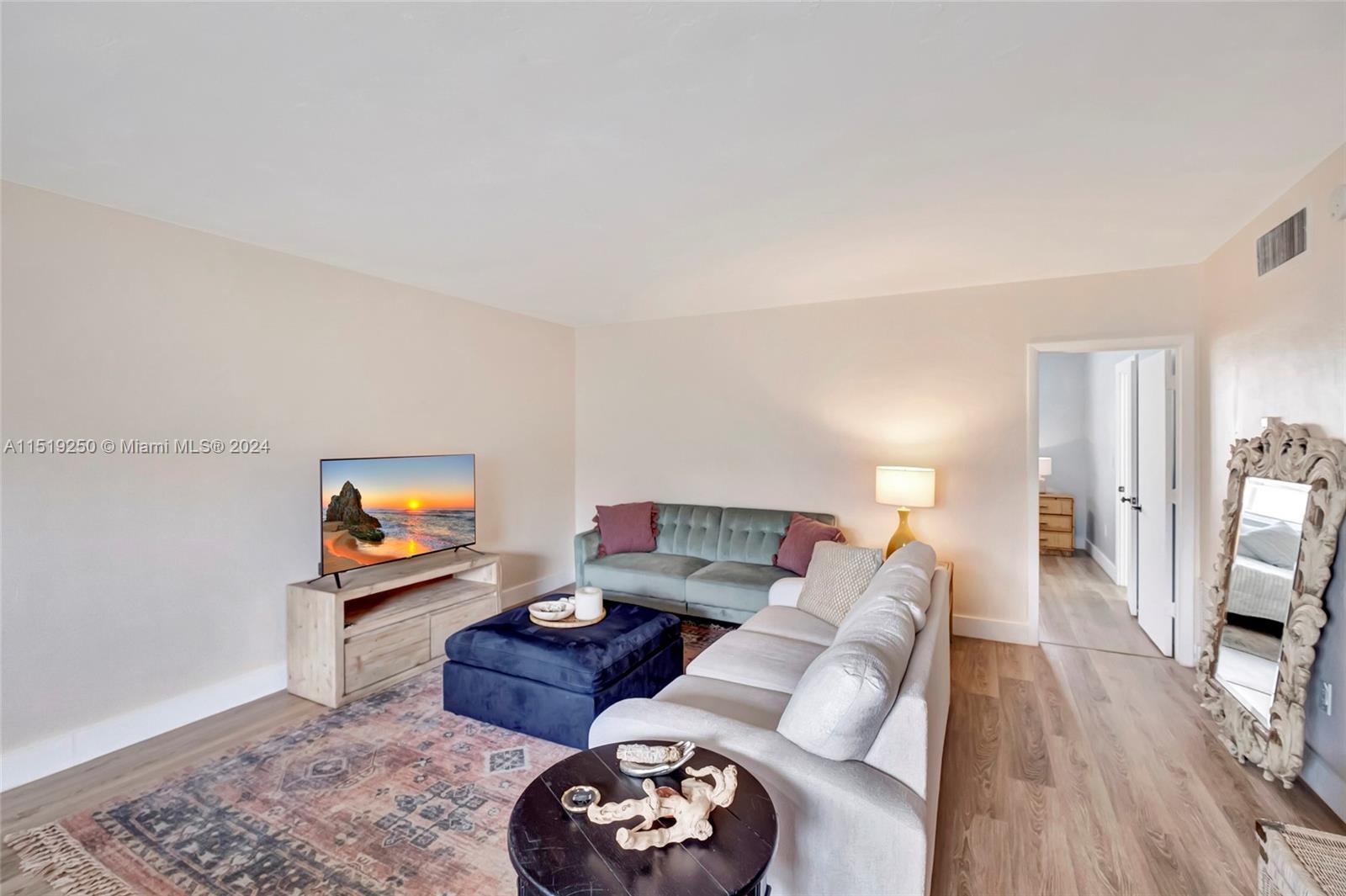 2858 Pine Tree Dr 7, Miami Beach, Florida 33140, 1 Bedroom Bedrooms, ,1 BathroomBathrooms,Residential,For Sale,2858 Pine Tree Dr 7,A11519250