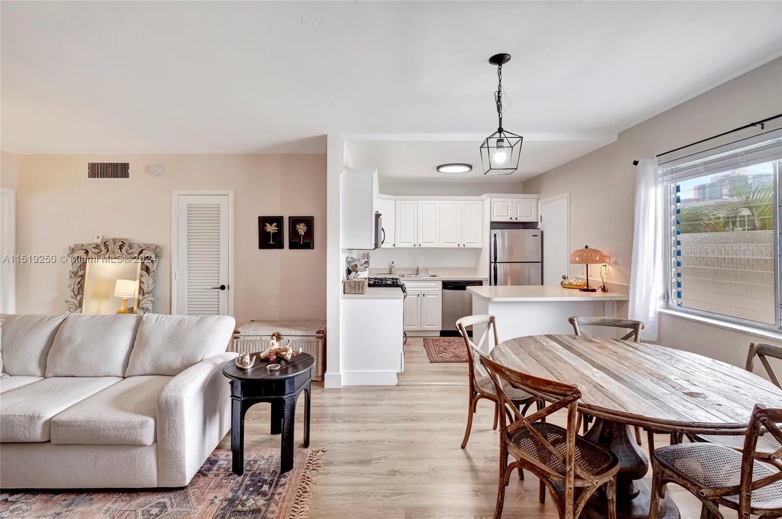 2858 Pine Tree Dr 7, Miami Beach, Florida 33140, 1 Bedroom Bedrooms, ,1 BathroomBathrooms,Residential,For Sale,2858 Pine Tree Dr 7,A11519250