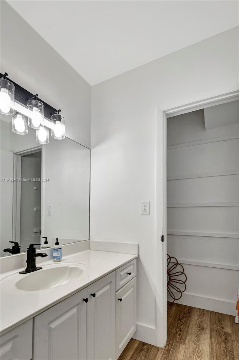 2858 Pine Tree Dr 7, Miami Beach, Florida 33140, 1 Bedroom Bedrooms, ,1 BathroomBathrooms,Residential,For Sale,2858 Pine Tree Dr 7,A11519250