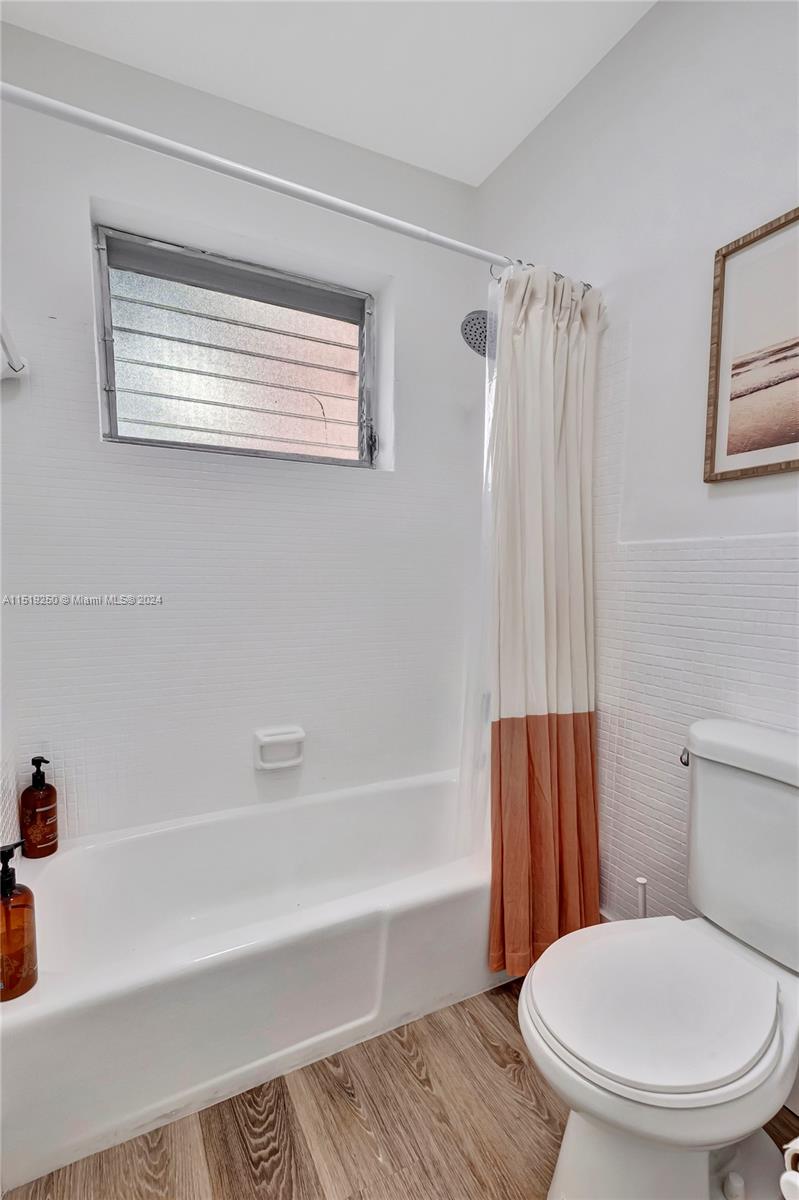 2858 Pine Tree Dr 7, Miami Beach, Florida 33140, 1 Bedroom Bedrooms, ,1 BathroomBathrooms,Residential,For Sale,2858 Pine Tree Dr 7,A11519250
