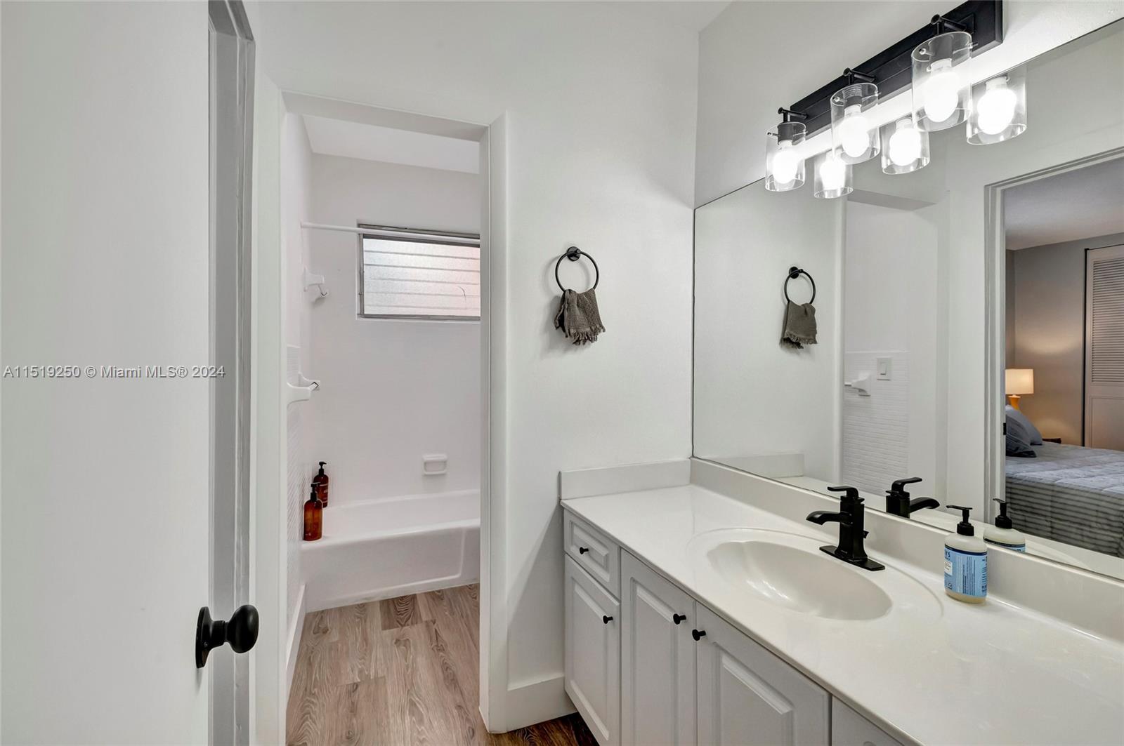 2858 Pine Tree Dr 7, Miami Beach, Florida 33140, 1 Bedroom Bedrooms, ,1 BathroomBathrooms,Residential,For Sale,2858 Pine Tree Dr 7,A11519250