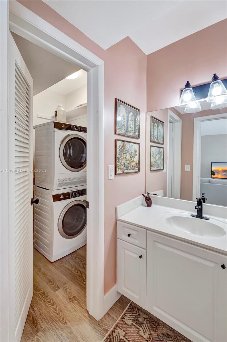 2858 Pine Tree Dr 7, Miami Beach, Florida 33140, 1 Bedroom Bedrooms, ,1 BathroomBathrooms,Residential,For Sale,2858 Pine Tree Dr 7,A11519250