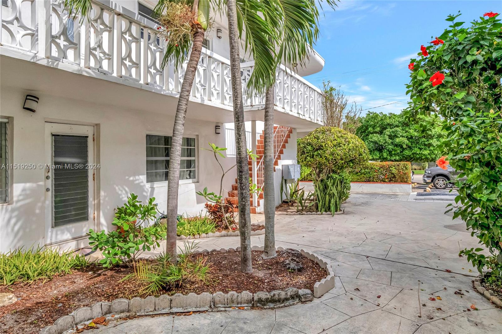 2858 Pine Tree Dr 7, Miami Beach, Florida 33140, 1 Bedroom Bedrooms, ,1 BathroomBathrooms,Residential,For Sale,2858 Pine Tree Dr 7,A11519250