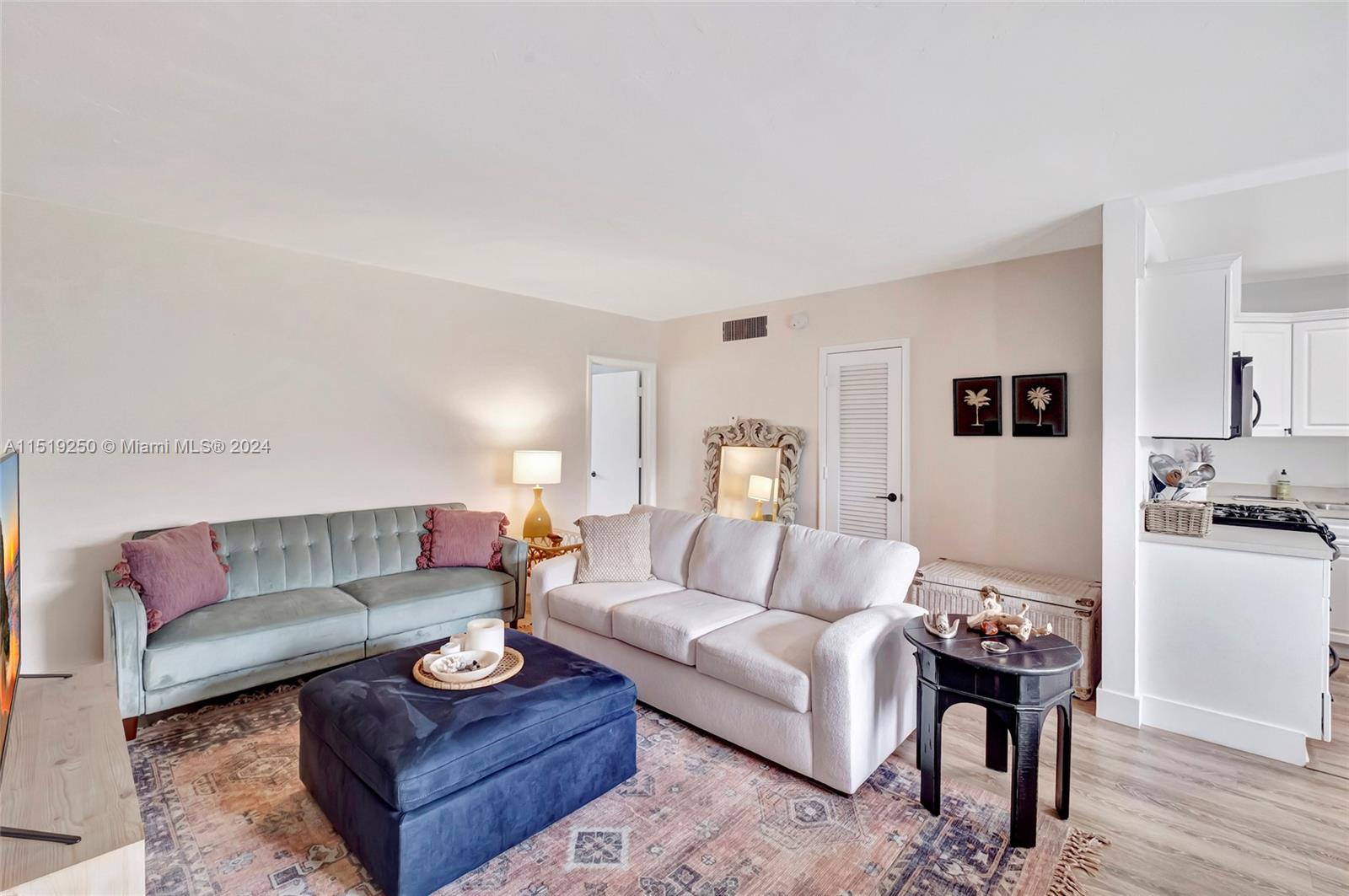 2858 Pine Tree Dr 7, Miami Beach, Florida 33140, 1 Bedroom Bedrooms, ,1 BathroomBathrooms,Residential,For Sale,2858 Pine Tree Dr 7,A11519250