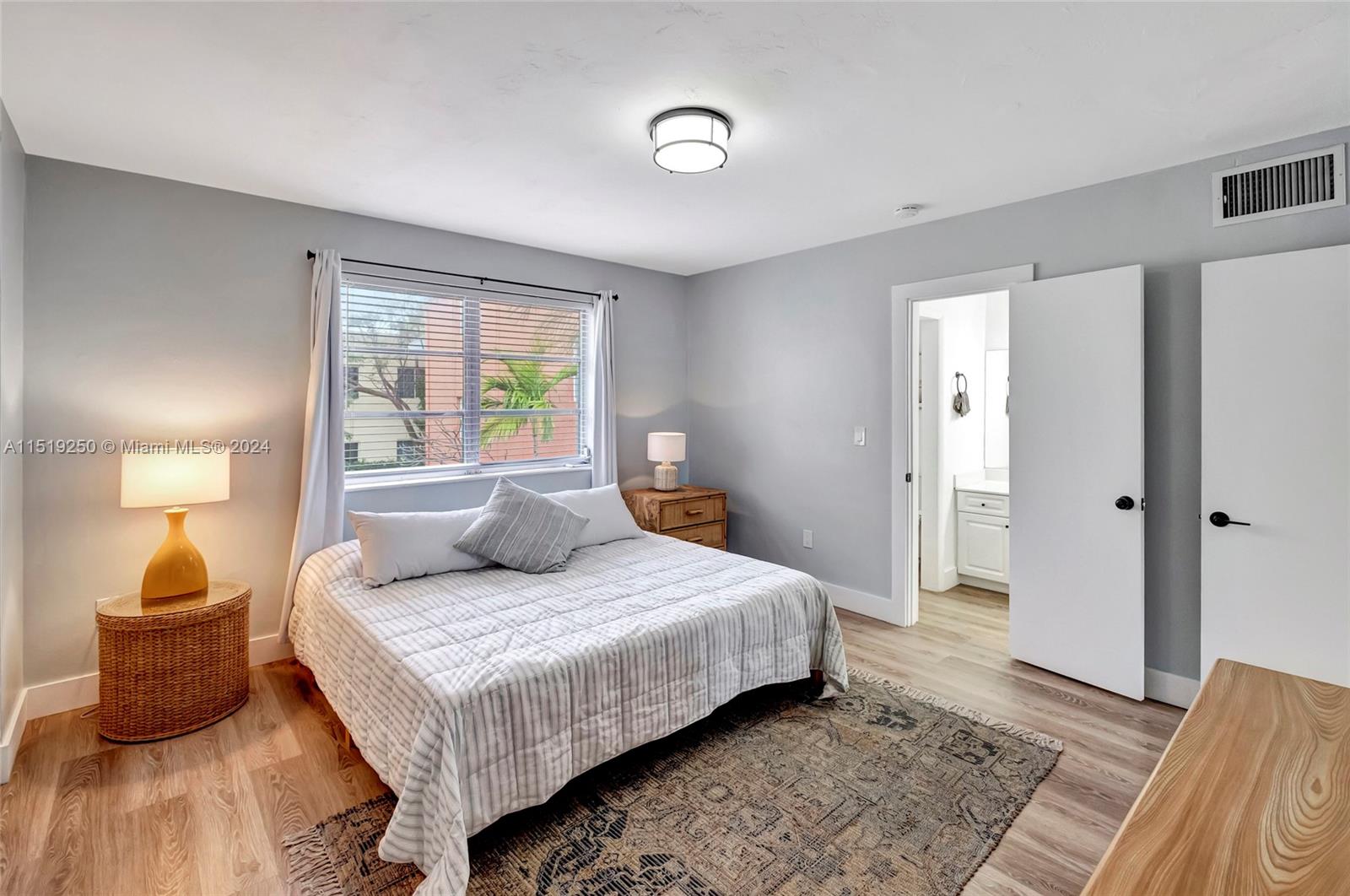 2858 Pine Tree Dr 7, Miami Beach, Florida 33140, 1 Bedroom Bedrooms, ,1 BathroomBathrooms,Residential,For Sale,2858 Pine Tree Dr 7,A11519250