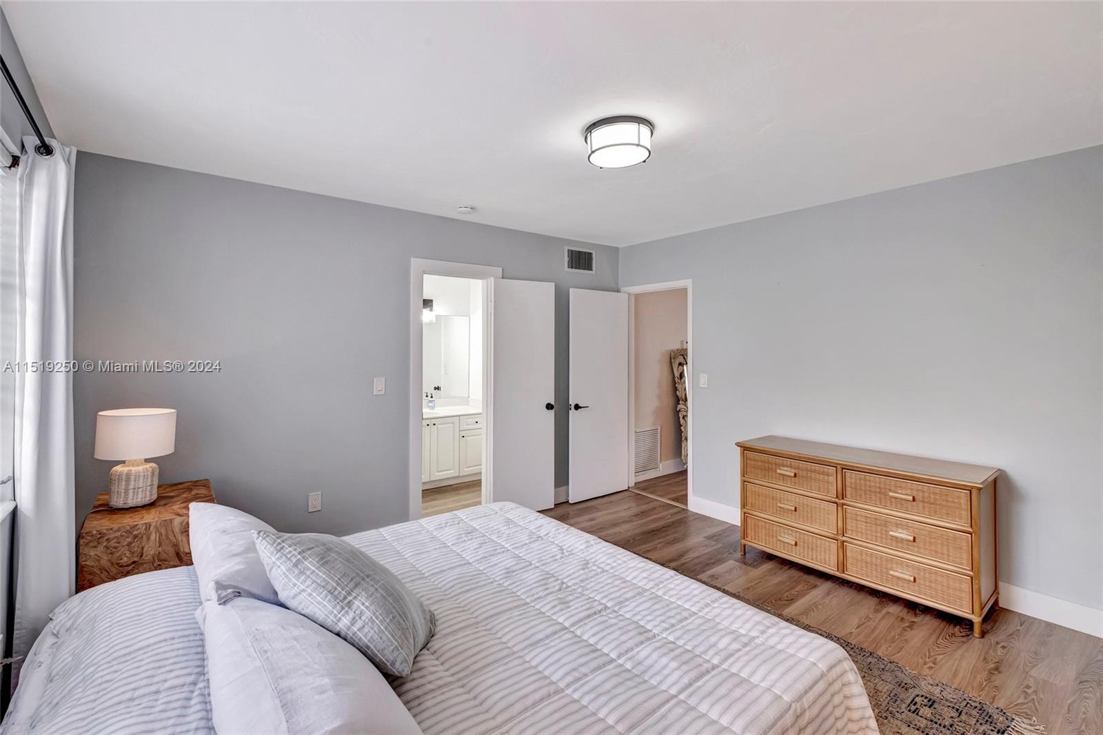 2858 Pine Tree Dr 7, Miami Beach, Florida 33140, 1 Bedroom Bedrooms, ,1 BathroomBathrooms,Residential,For Sale,2858 Pine Tree Dr 7,A11519250