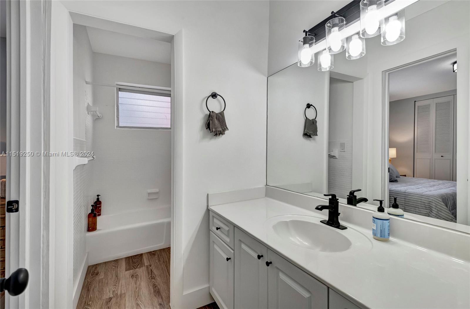 2858 Pine Tree Dr 7, Miami Beach, Florida 33140, 1 Bedroom Bedrooms, ,1 BathroomBathrooms,Residential,For Sale,2858 Pine Tree Dr 7,A11519250