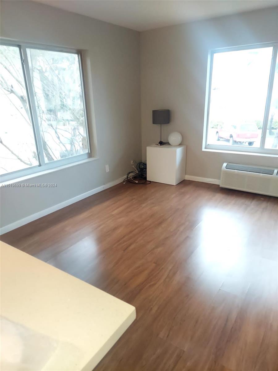 7430 Carlyle Ave 4, Miami Beach, Florida 33141, 2 Bedrooms Bedrooms, ,1 BathroomBathrooms,Residentiallease,For Rent,7430 Carlyle Ave 4,A11519699