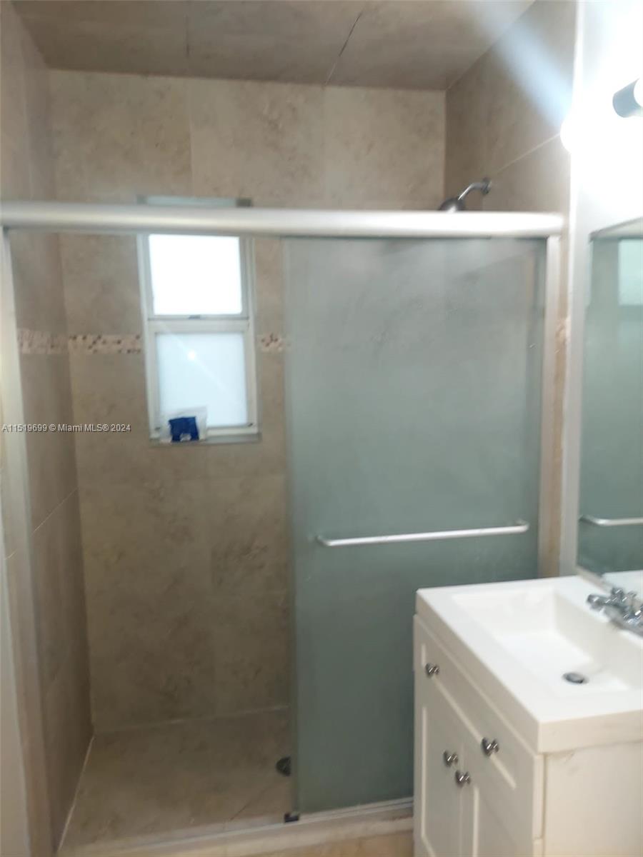 7430 Carlyle Ave 4, Miami Beach, Florida 33141, 2 Bedrooms Bedrooms, ,1 BathroomBathrooms,Residentiallease,For Rent,7430 Carlyle Ave 4,A11519699