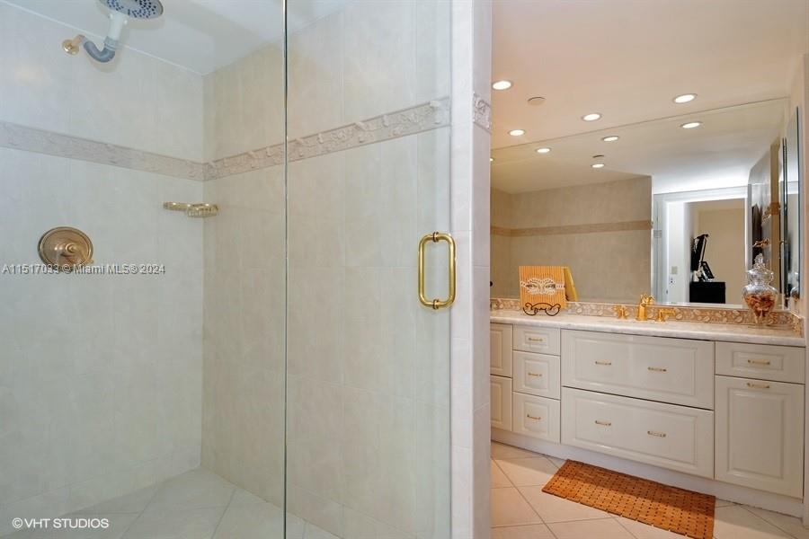 Aventura, Florida 33180, 2 Bedrooms Bedrooms, ,2 BathroomsBathrooms,Residential,For Sale,A11517033