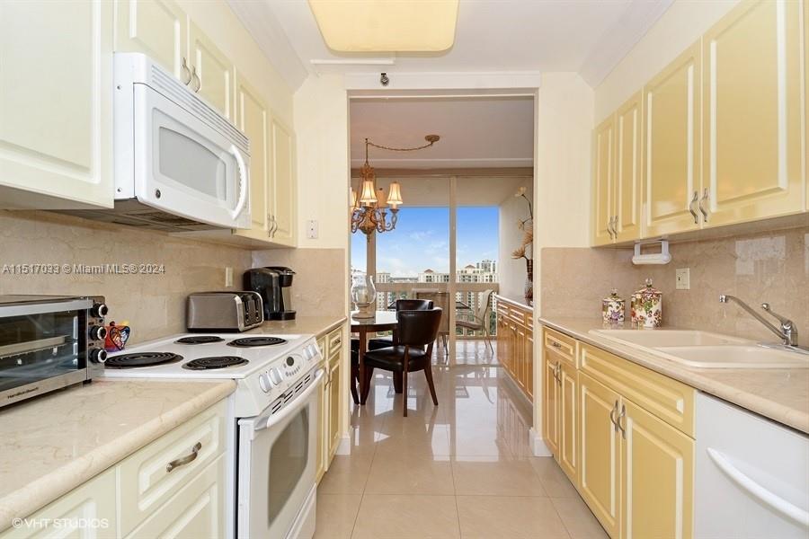 Aventura, Florida 33180, 2 Bedrooms Bedrooms, ,2 BathroomsBathrooms,Residential,For Sale,A11517033