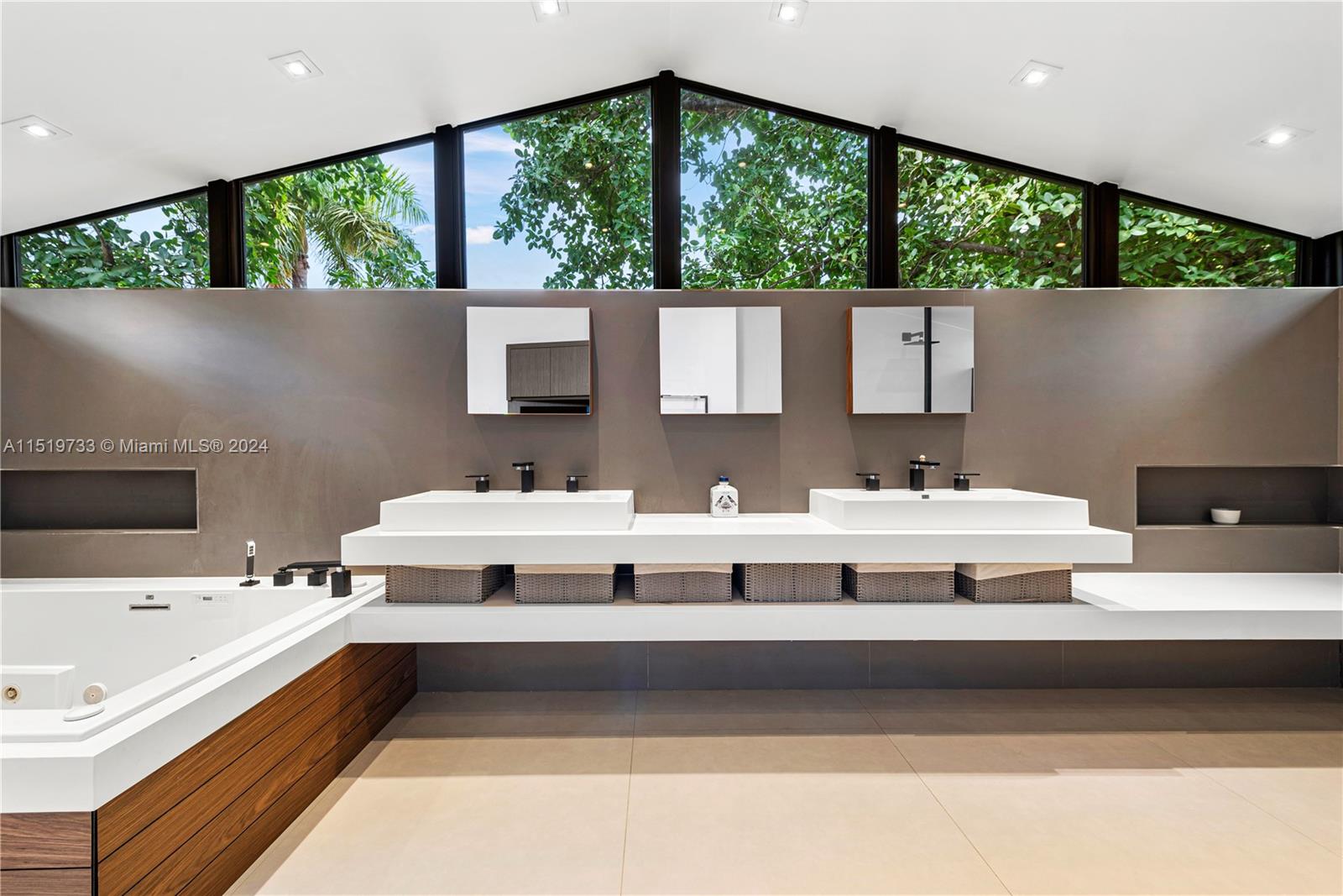 5146 Alton Rd, Miami Beach, FL, 33140 United States, 4 Bedrooms Bedrooms, ,4 BathroomsBathrooms,Residential,For Sale,Alton Rd,A11519733