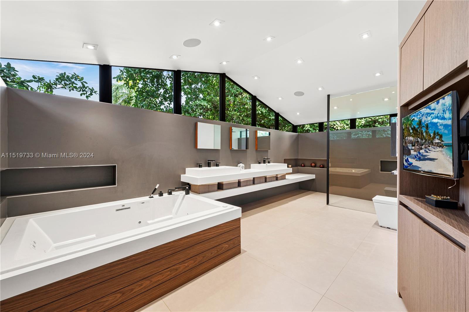 5146 Alton Rd, Miami Beach, FL, 33140 United States, 4 Bedrooms Bedrooms, ,4 BathroomsBathrooms,Residential,For Sale,Alton Rd,A11519733