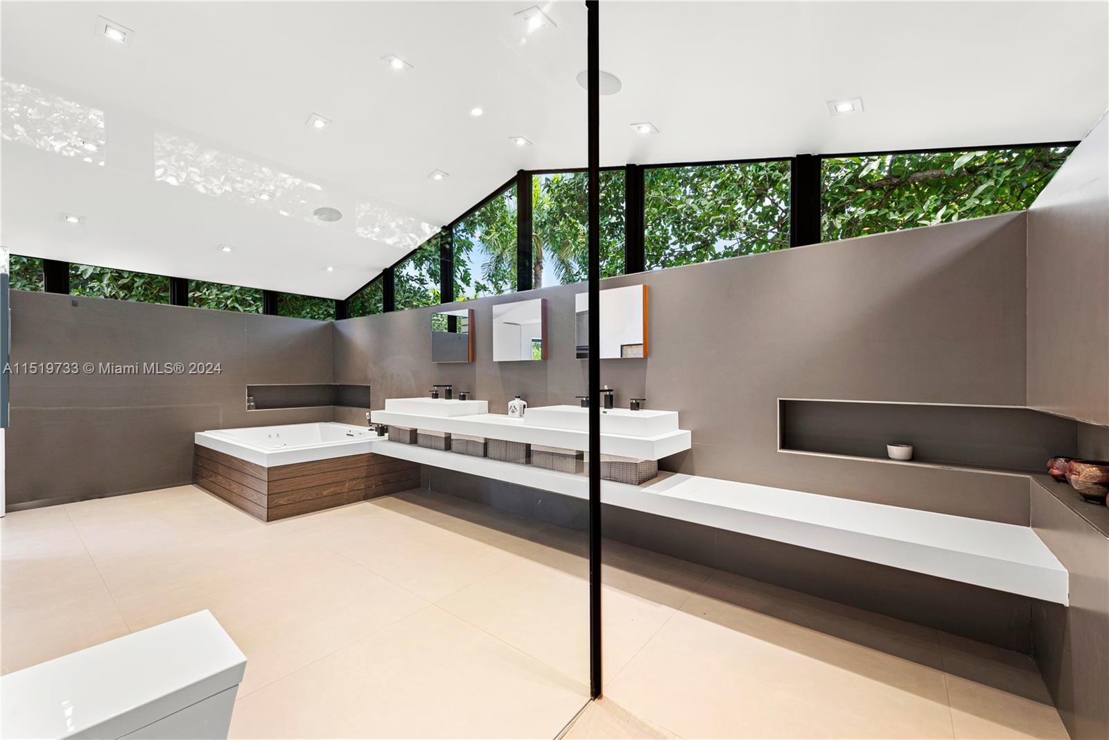 5146 Alton Rd, Miami Beach, FL, 33140 United States, 4 Bedrooms Bedrooms, ,4 BathroomsBathrooms,Residential,For Sale,Alton Rd,A11519733