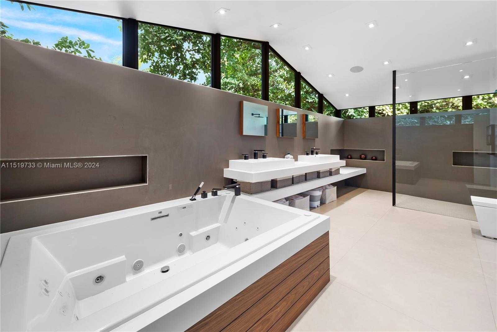 5146 Alton Rd, Miami Beach, FL, 33140 United States, 4 Bedrooms Bedrooms, ,4 BathroomsBathrooms,Residential,For Sale,Alton Rd,A11519733