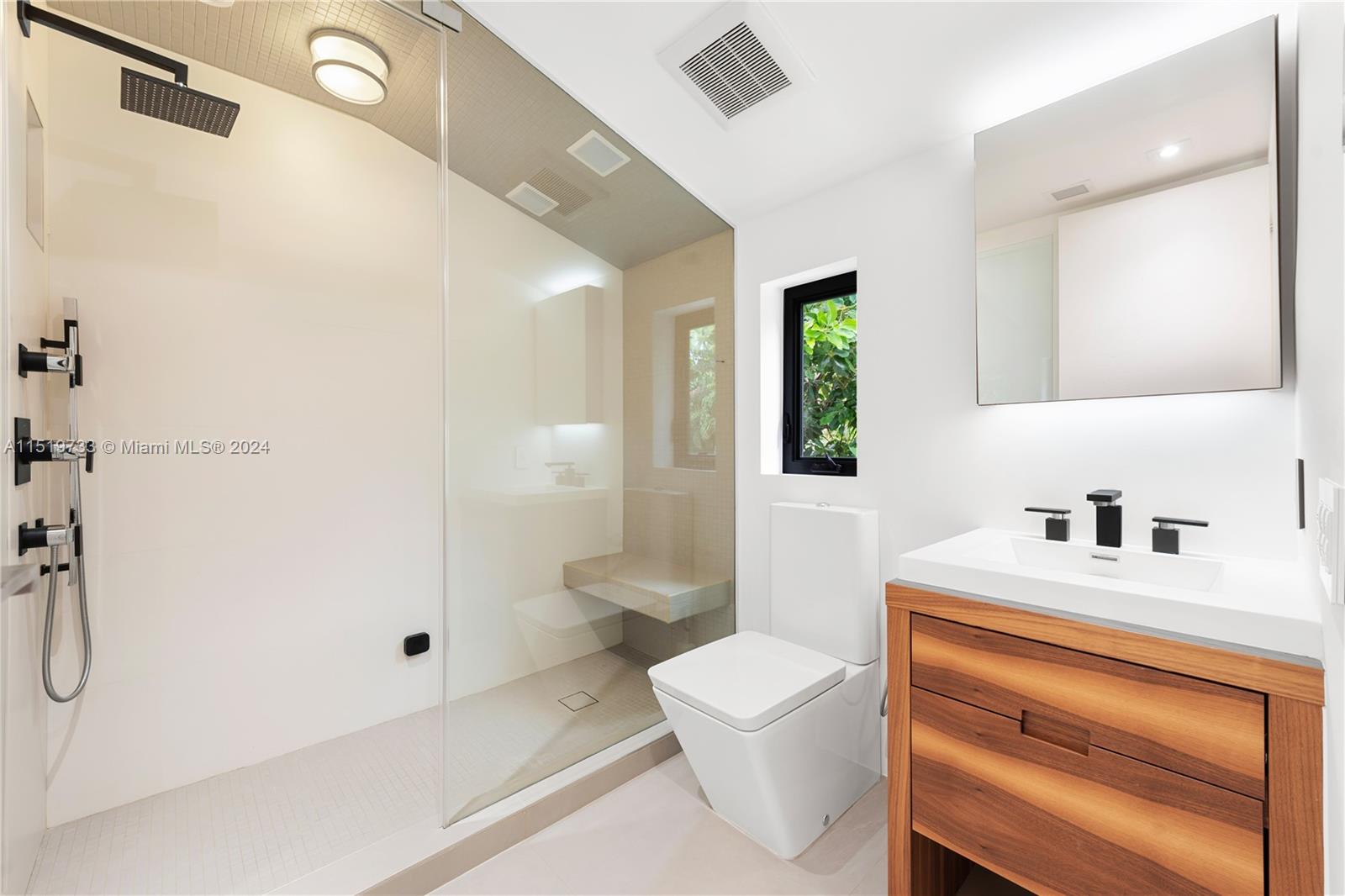 Full Bathroom on Main Level