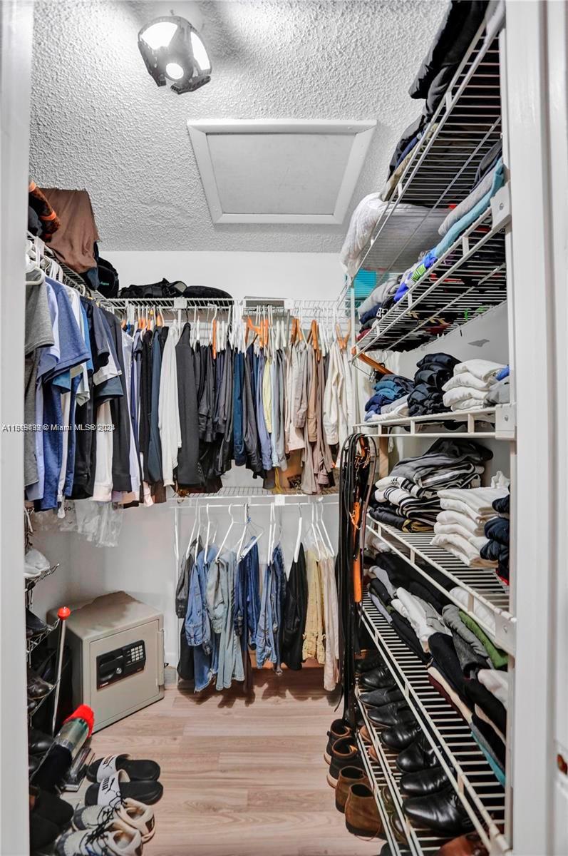 Master BR walkin closet