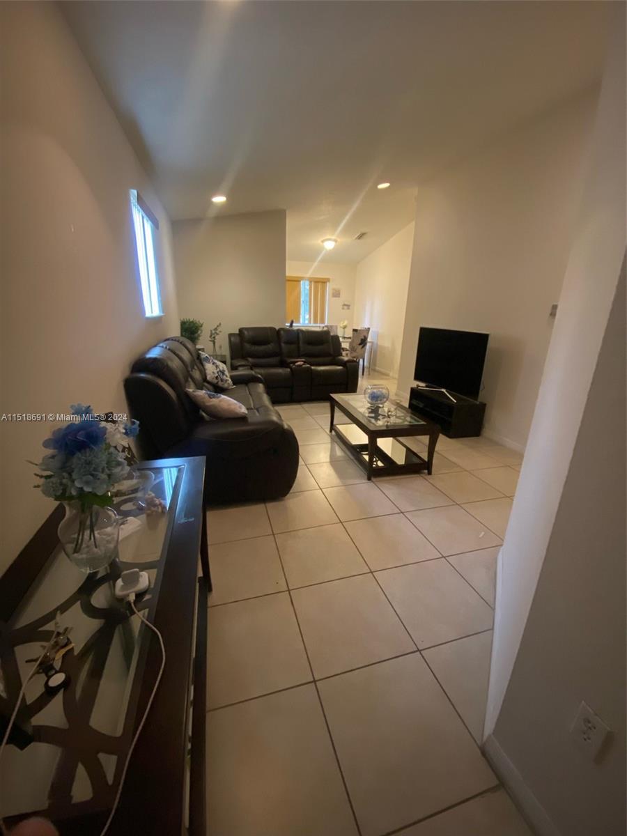 2921 SE 13th Rd 201-39, Homestead, Florida 33035, 3 Bedrooms Bedrooms, ,2 BathroomsBathrooms,Residentiallease,For Rent,2921 SE 13th Rd 201-39,A11518691