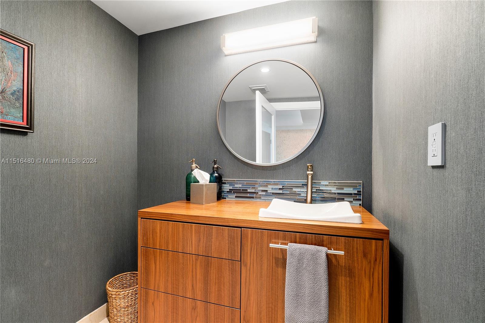HALF BATHROOM / GUEST BATHROOM