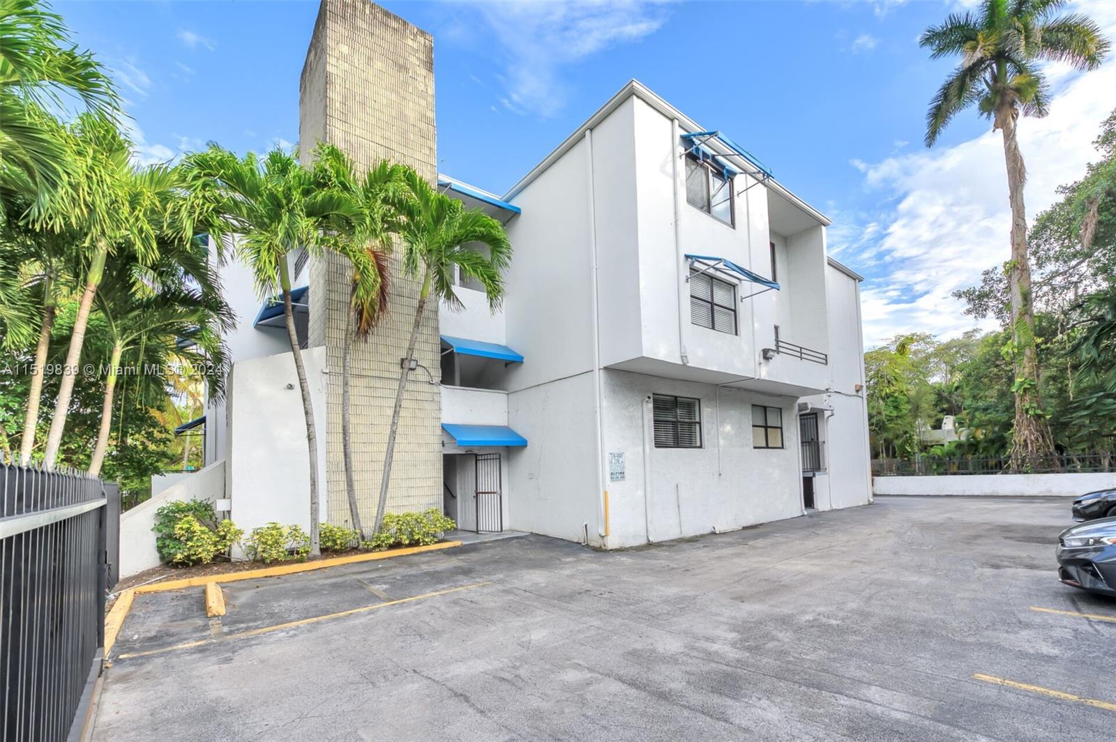 950 11th St, Miami, FL, 33136 United States, 1 Bedroom Bedrooms, ,1 BathroomBathrooms,Residential,For Sale,11th St,A11519839