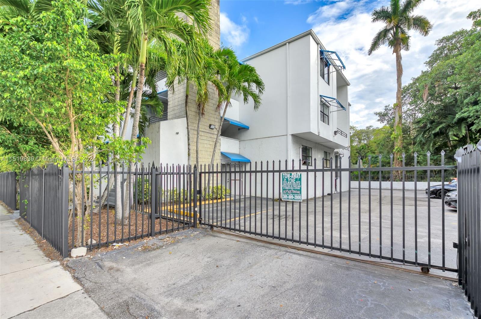 950 11th St, Miami, FL, 33136 United States, 1 Bedroom Bedrooms, ,1 BathroomBathrooms,Residential,For Sale,11th St,A11519839