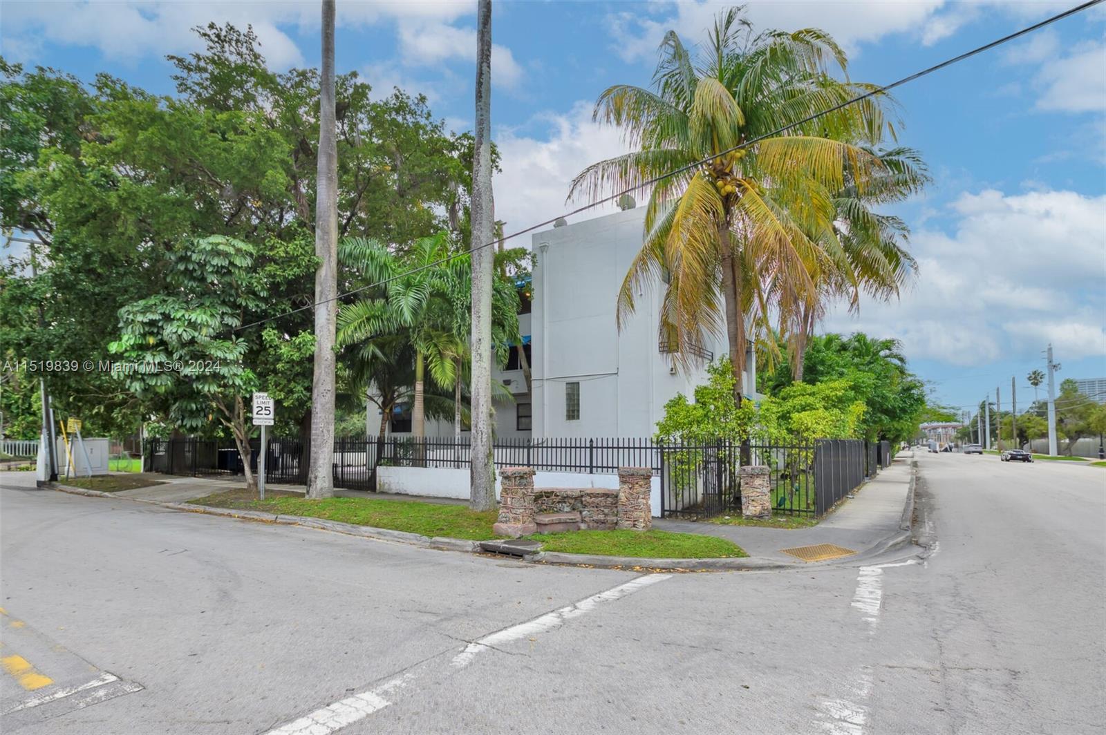 950 11th St, Miami, FL, 33136 United States, 1 Bedroom Bedrooms, ,1 BathroomBathrooms,Residential,For Sale,11th St,A11519839