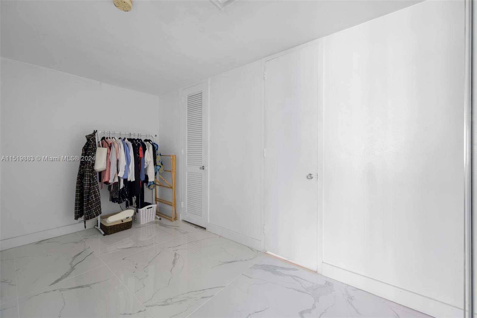 5055 Collins Ave, Miami Beach, FL, 33140 United States, 1 Bedroom Bedrooms, ,1 BathroomBathrooms,Residential,For Sale,Collins Ave,A11519883