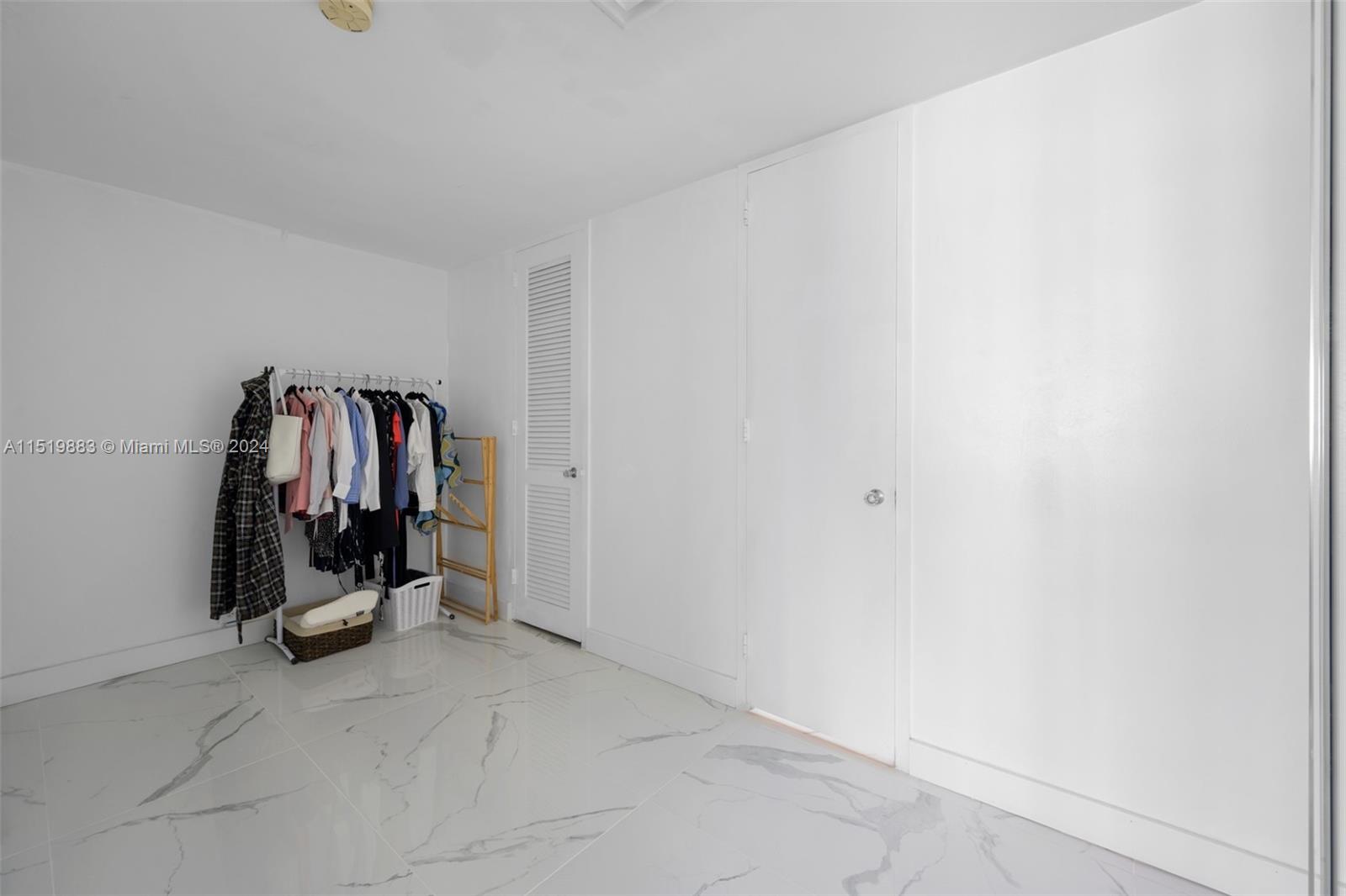 5055 Collins Ave 5A, Miami Beach, Florida 33140, 1 Bedroom Bedrooms, ,1 BathroomBathrooms,Residential,For Sale,5055 Collins Ave 5A,A11519883