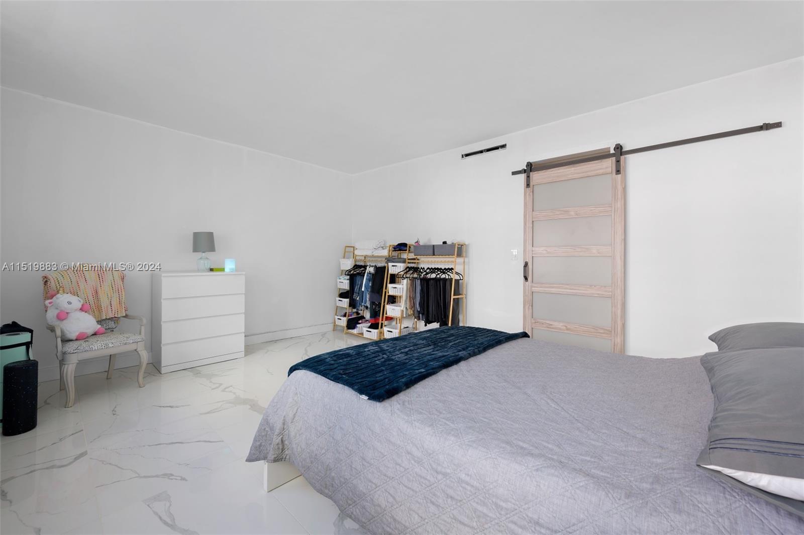 5055 Collins Ave, Miami Beach, FL, 33140 United States, 1 Bedroom Bedrooms, ,1 BathroomBathrooms,Residential,For Sale,Collins Ave,A11519883